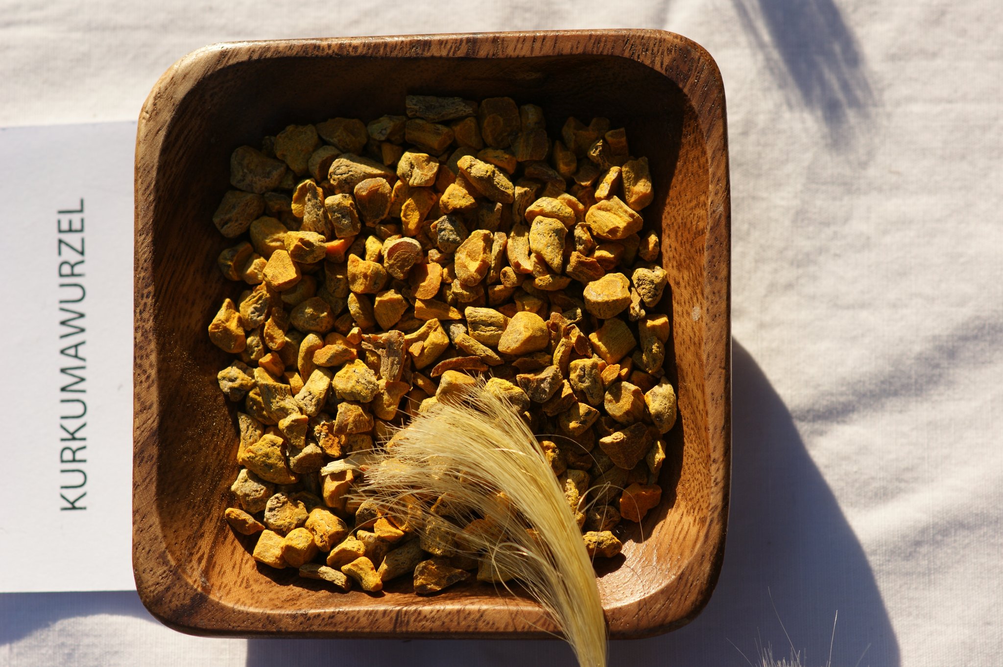  Curcuma longa, Kurkuma , gefärbte Haare